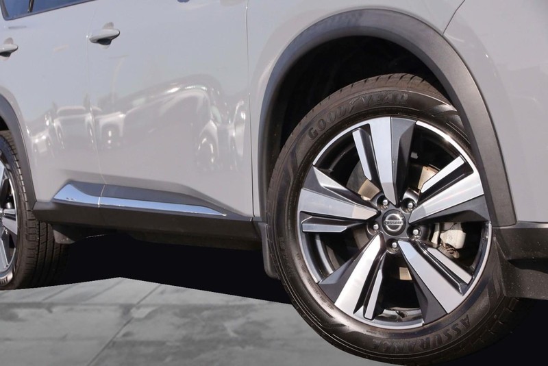 Nissan Rogue Vehicle Image 03