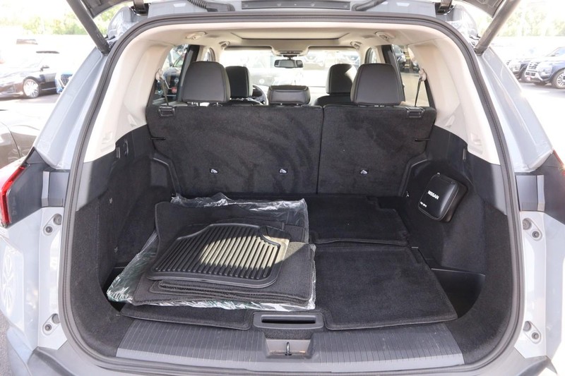 Nissan Rogue Vehicle Image 07