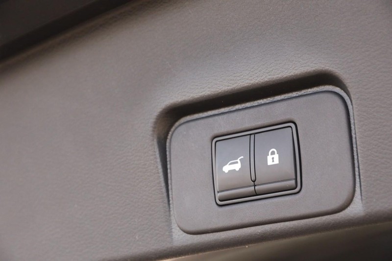 Nissan Rogue Vehicle Image 08