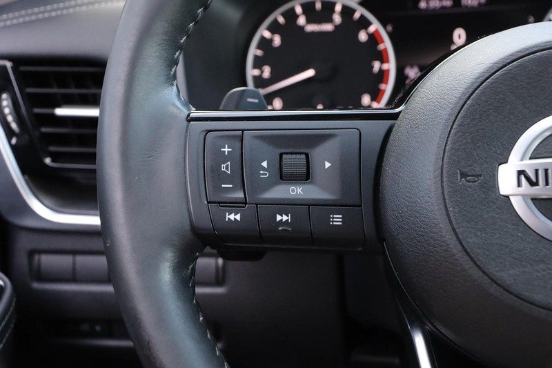 Nissan Rogue Vehicle Image 12