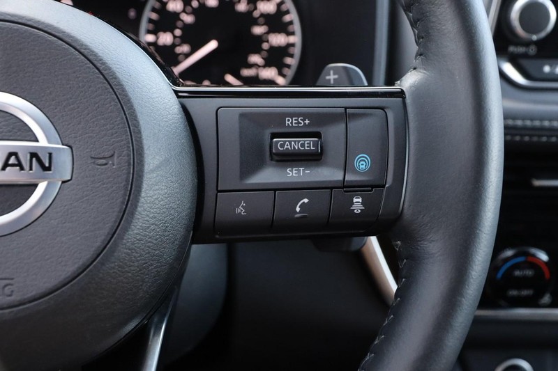 Nissan Rogue Vehicle Image 13