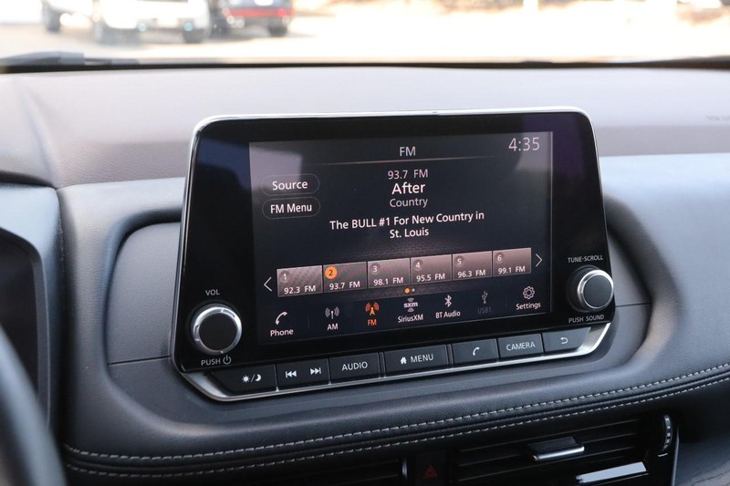 Nissan Rogue Vehicle Image 16
