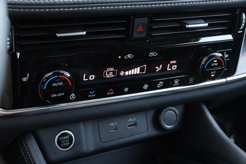 Nissan Rogue Vehicle Image 18