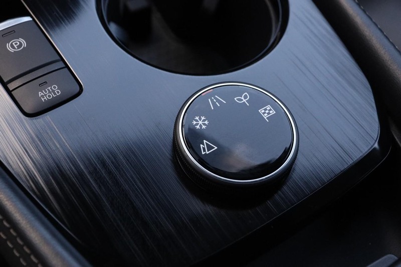 Nissan Rogue Vehicle Image 19