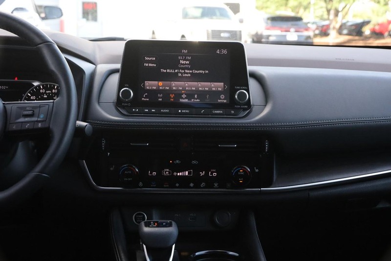 Nissan Rogue Vehicle Image 24