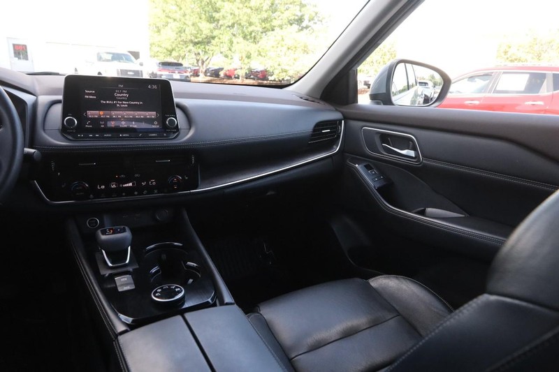Nissan Rogue Vehicle Image 25