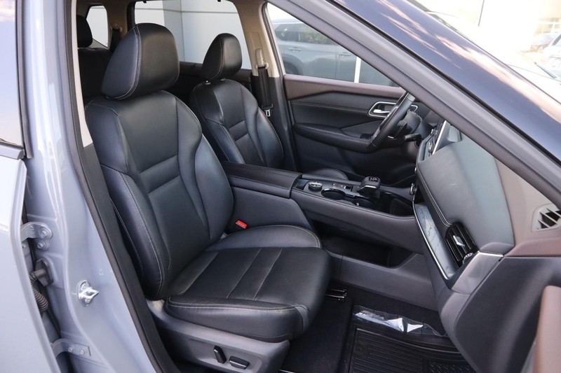 Nissan Rogue Vehicle Image 26