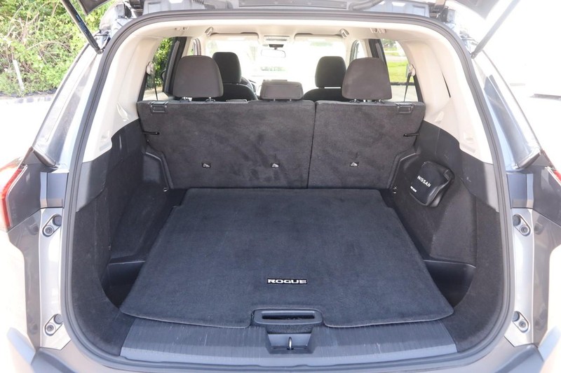 Nissan Rogue Vehicle Image 07