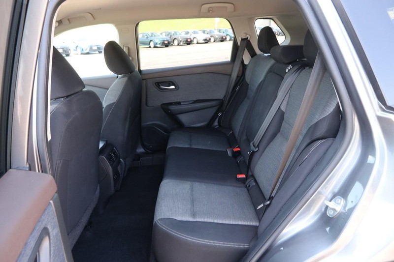 Nissan Rogue Vehicle Image 09
