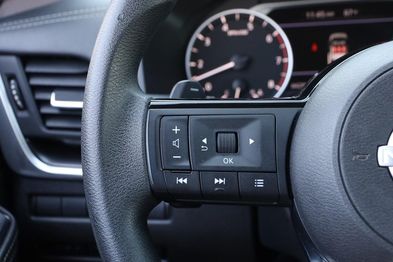 Nissan Rogue Vehicle Image 11