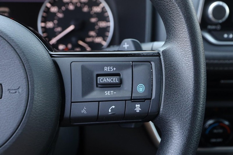 Nissan Rogue Vehicle Image 12