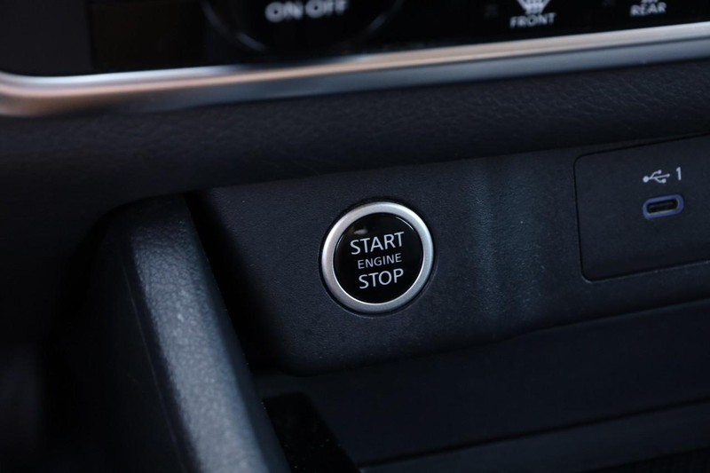 Nissan Rogue Vehicle Image 14