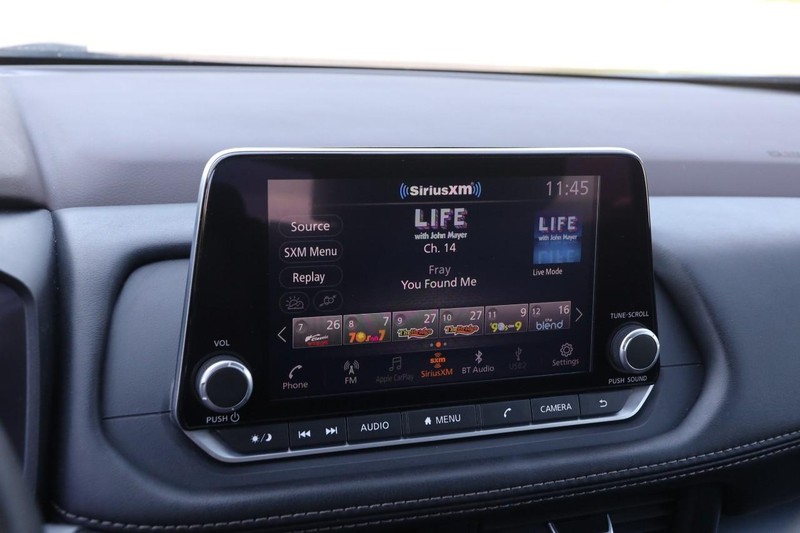 Nissan Rogue Vehicle Image 15