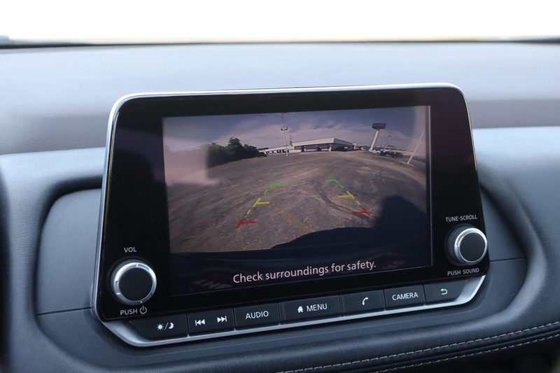 Nissan Rogue Vehicle Image 16