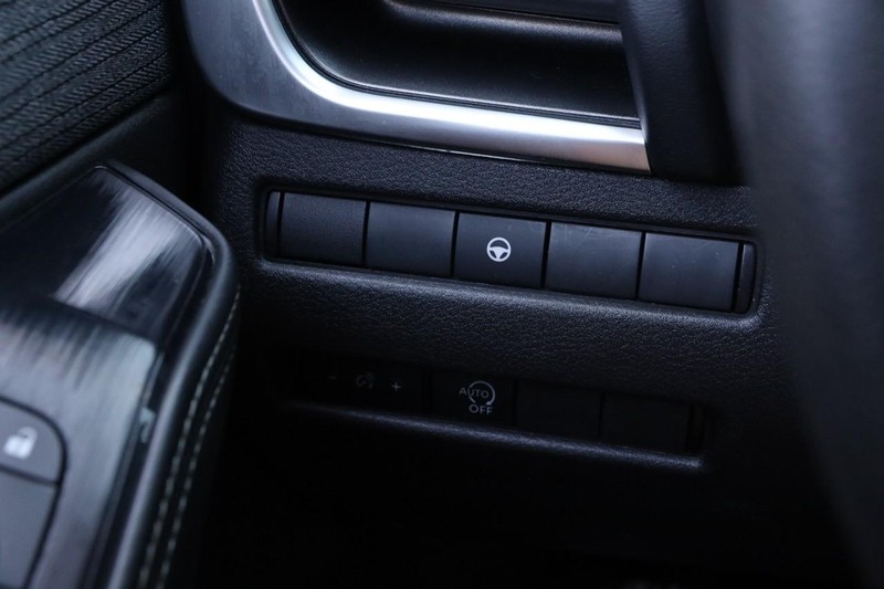 Nissan Rogue Vehicle Image 19