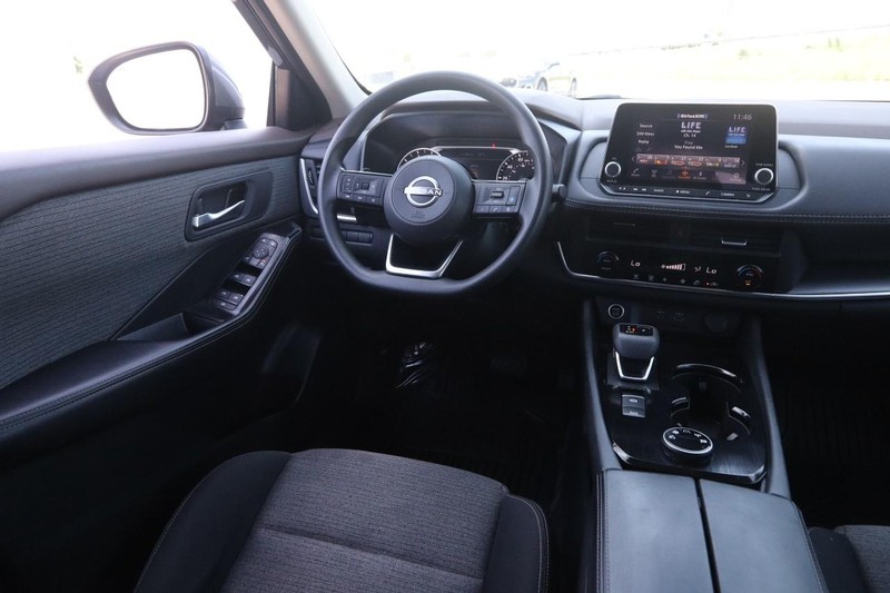 Nissan Rogue Vehicle Image 21