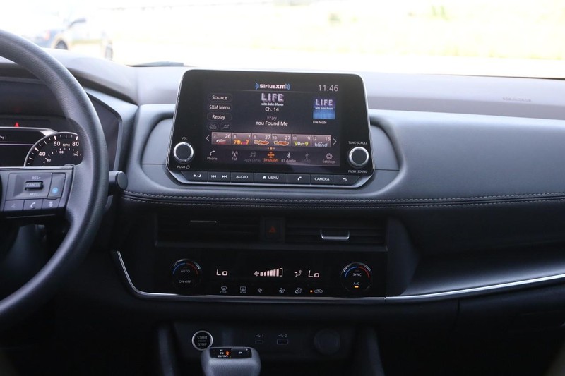 Nissan Rogue Vehicle Image 23