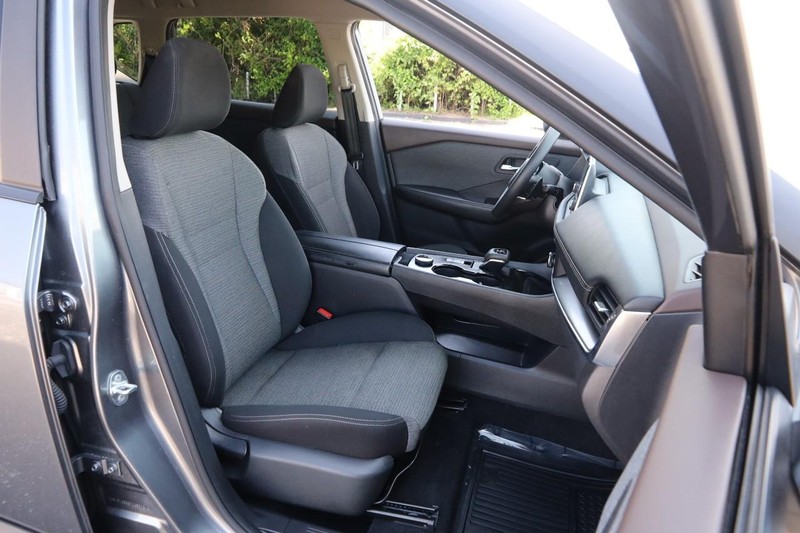 Nissan Rogue Vehicle Image 25