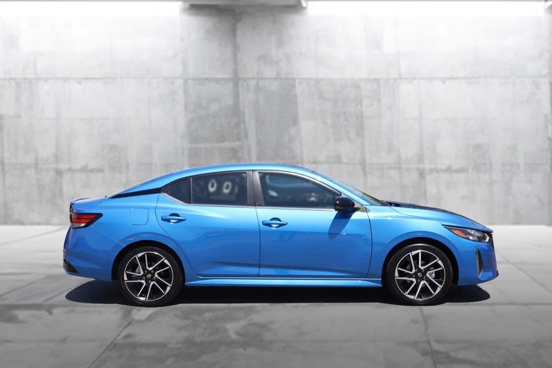 Nissan Sentra Vehicle Image 05
