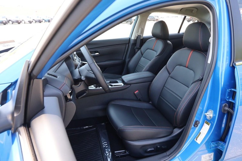 Nissan Sentra Vehicle Image 09