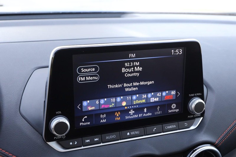 Nissan Sentra Vehicle Image 15