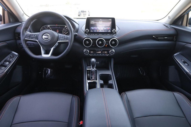 Nissan Sentra Vehicle Image 20