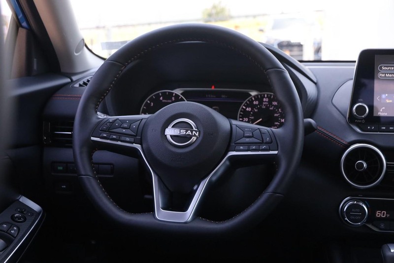 Nissan Sentra Vehicle Image 22
