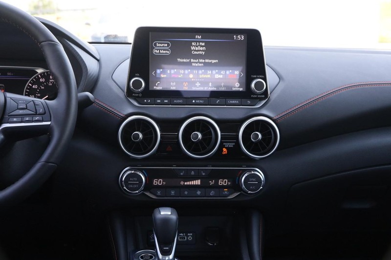 Nissan Sentra Vehicle Image 23