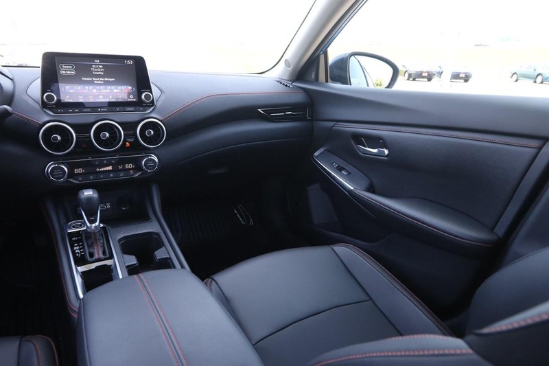 Nissan Sentra Vehicle Image 24
