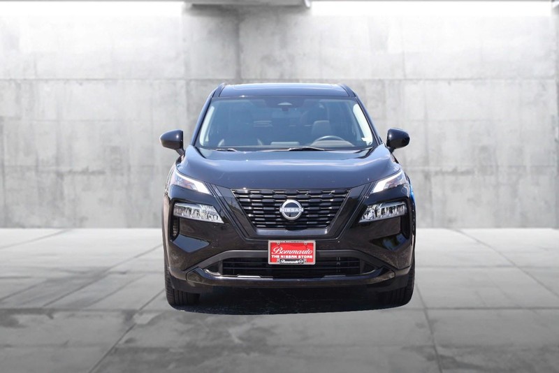 Nissan Rogue Vehicle Image 04
