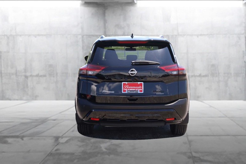 Nissan Rogue Vehicle Image 06