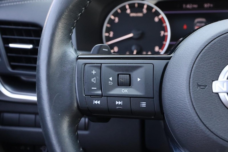 Nissan Rogue Vehicle Image 13