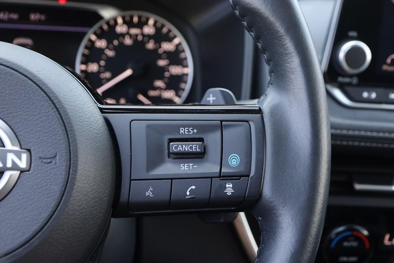 Nissan Rogue Vehicle Image 14