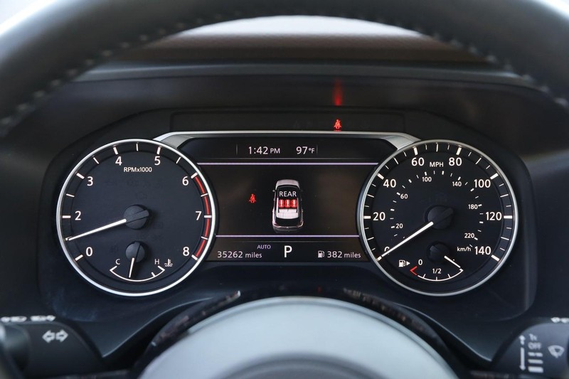 Nissan Rogue Vehicle Image 15