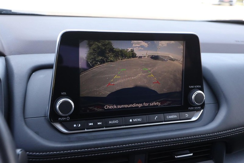 Nissan Rogue Vehicle Image 18
