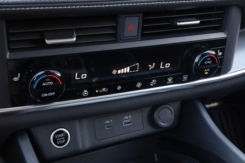 Nissan Rogue Vehicle Image 19