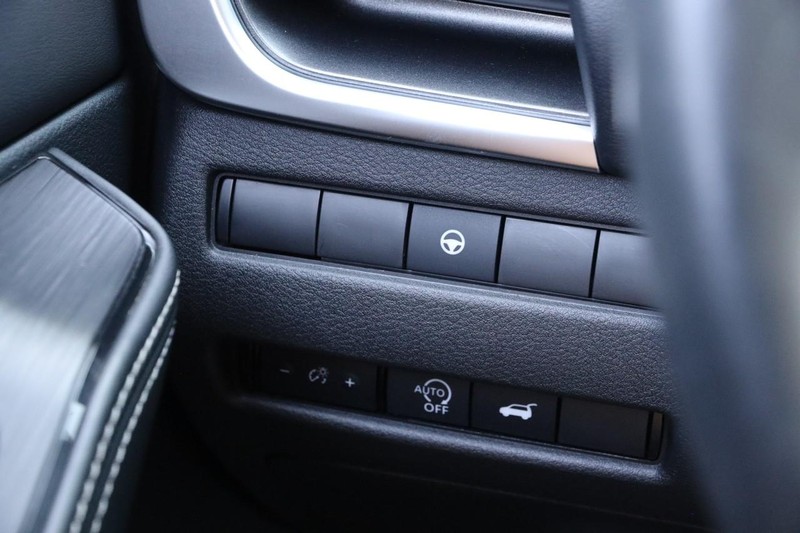 Nissan Rogue Vehicle Image 21