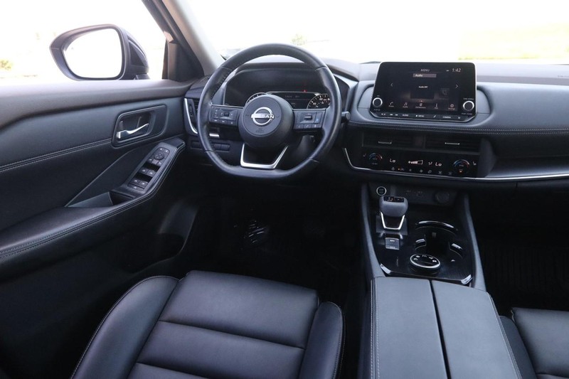 Nissan Rogue Vehicle Image 23