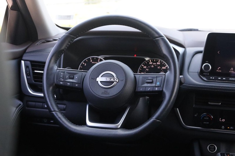 Nissan Rogue Vehicle Image 24