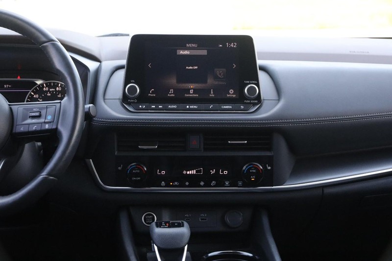 Nissan Rogue Vehicle Image 25