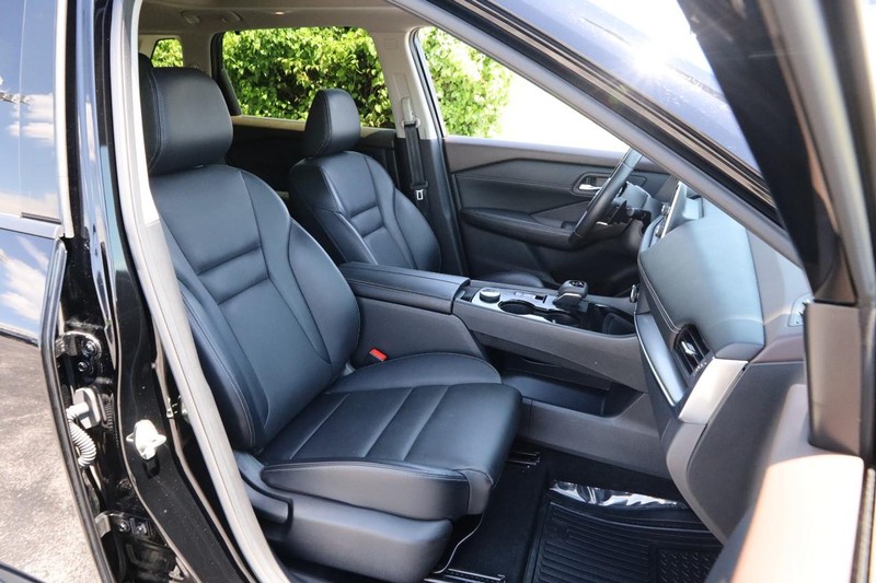 Nissan Rogue Vehicle Image 27