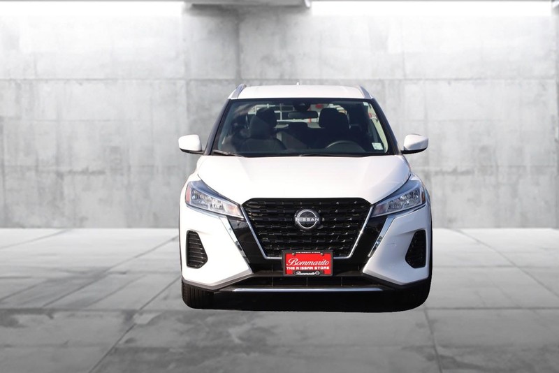 Nissan Kicks Vehicle Image 04