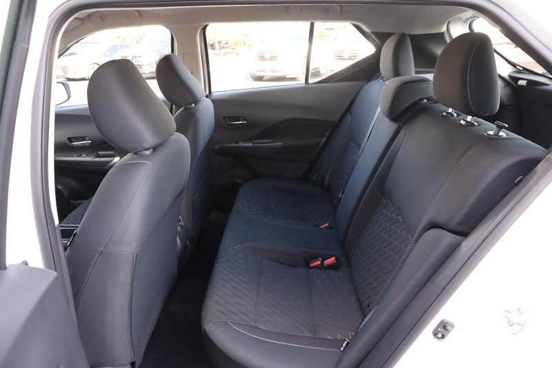 Nissan Kicks Vehicle Image 09