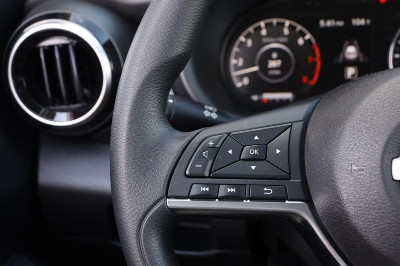 Nissan Kicks Vehicle Image 11
