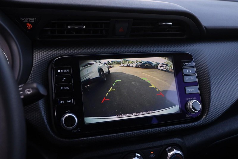 Nissan Kicks Vehicle Image 15