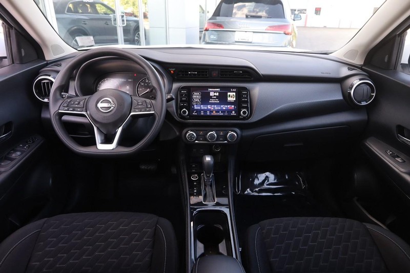 Nissan Kicks Vehicle Image 18