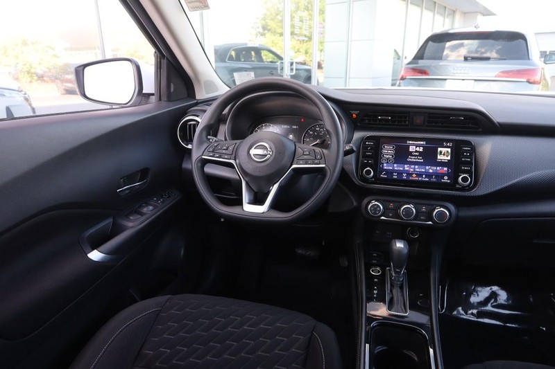 Nissan Kicks Vehicle Image 19