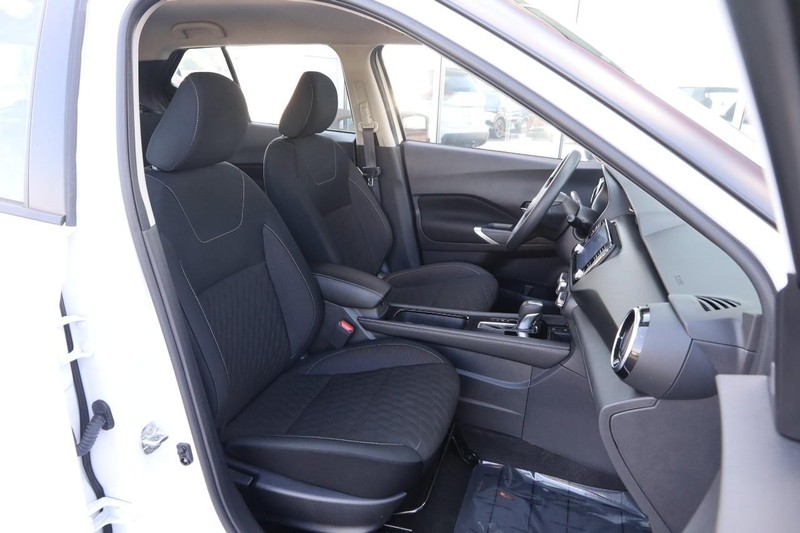 Nissan Kicks Vehicle Image 23