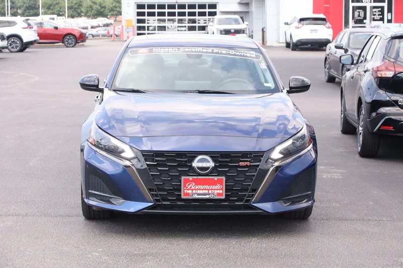 Nissan Altima Vehicle Image 04