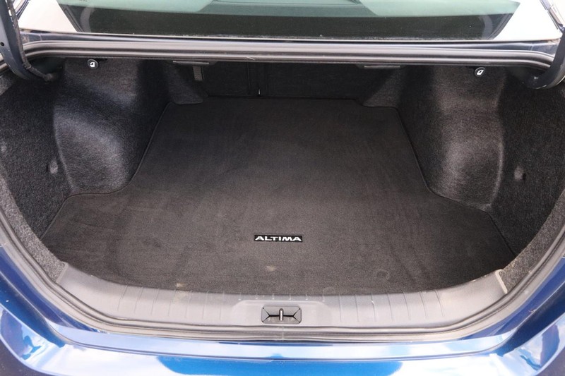 Nissan Altima Vehicle Image 07